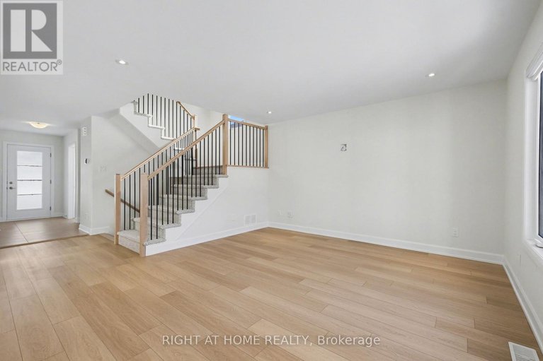 29439630/429-aurora-street/russell-twp/russell/ontario/K4R0L3_9