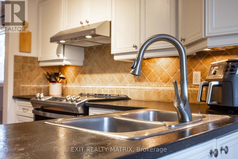 29636686/555-apollo-way/fallingbrookpineridge/ottawa/ontario/K4A1V1_13