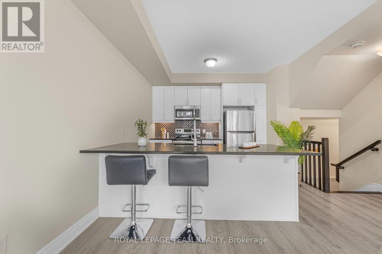 29240133/625-makwa-private/cfb-rockcliffe-and-area/ottawa/ontario/K1K5A4_6