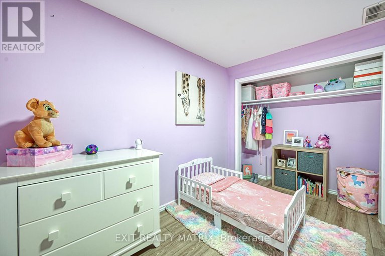 28875477/90-chesterton-drive/borden-farmstewart-farmcarleton-heightsparkwood-hills/ottawa/ontario/K2E5T6_25
