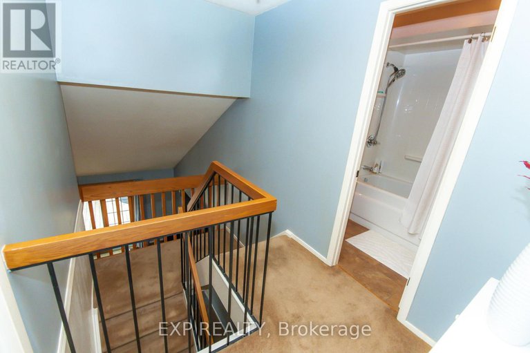 28588528/1576-st-georges-street/bilberry-creekqueenswood-heights/ottawa/ontario/K1E2M9_19
