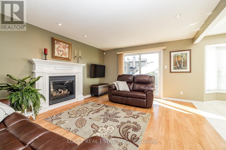 28873478/1668-sansonnet-street/mer-bleuebradley-estatesanderson-park/ottawa/ontario/K1C5Y6_17