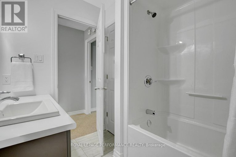 29315283/29-meadowlark-street/village-of-russell/russell/ontario/K4R0B8_25