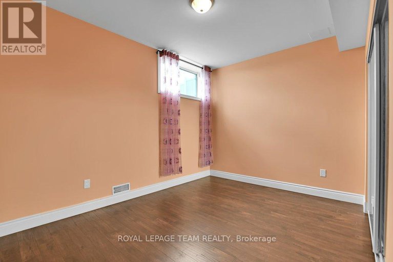28330795/130-winterhaven-drive/mer-bleuebradley-estatesanderson-park/ottawa/ontario/K1W0H4_31