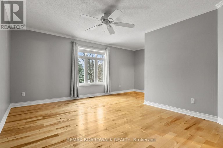 29251894/42-college-circle/castle-heights/ottawa/ontario/K1K4R8_23