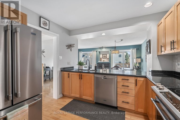 29474752/229-saddlesmith-circle/emerald-meadowstrailwest/ottawa/ontario/K2M2Z1_15