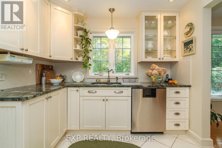 29139161/504-thessaly-circle/alta-vistafaircrest-heights/ottawa/ontario/K1H5W5_18