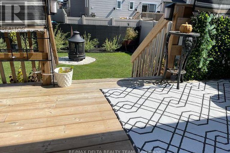 29474094/715-azure-street/village-of-russell/russell/ontario/K4R0E5_47