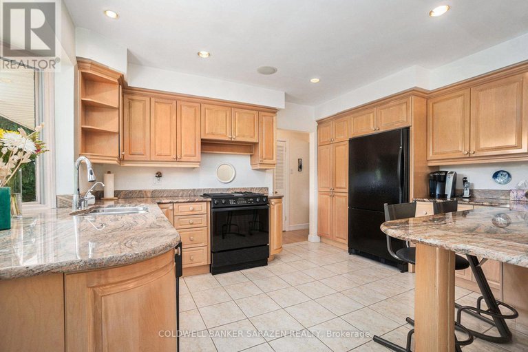 28506946/2009-killarney-drive/mckellar-heightsglabar-park/ottawa/ontario/K2A1P9_11