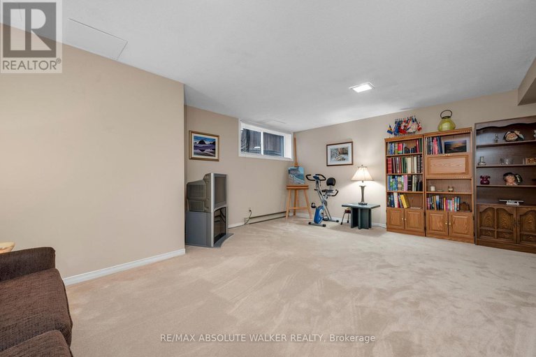 29374387/6169-oak-meadows-drive/chapel-hill/ottawa/ontario/K1C7G8_29