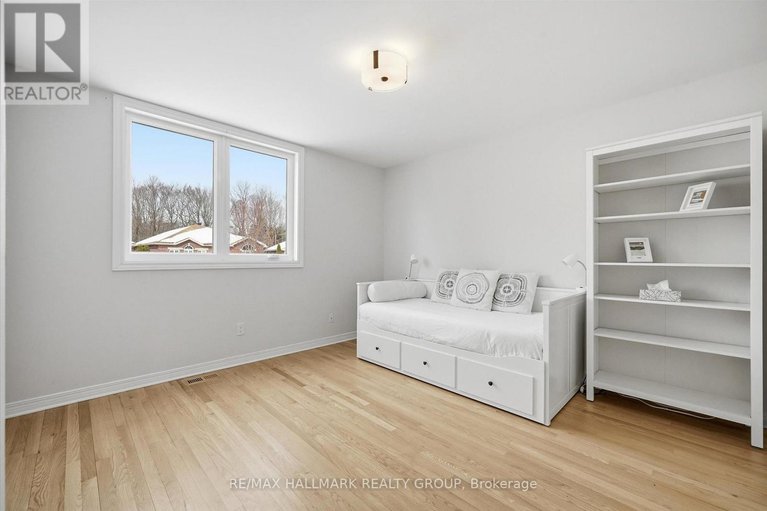 29425296/1660-country-walk-drive/chapel-hill/ottawa/ontario/K1C8E2_32