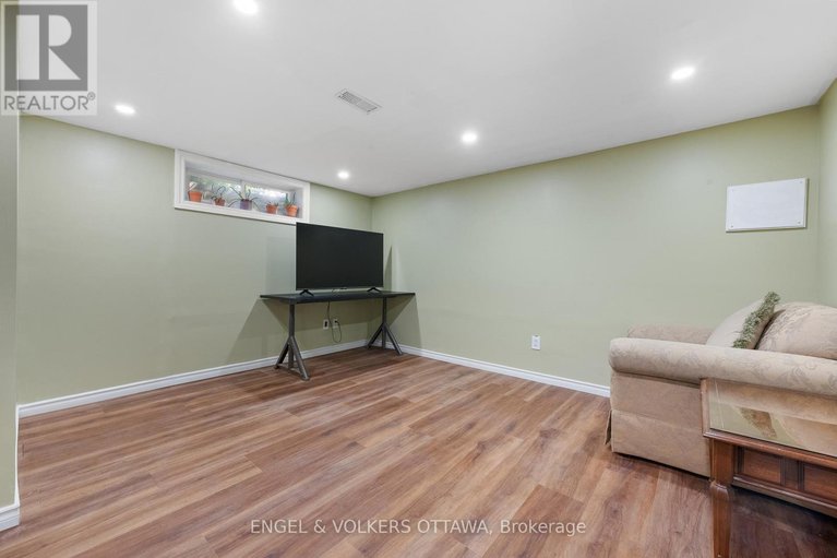 29223886/105-302-kintyre-private/carleton-square/ottawa/ontario/K2C3M6_31