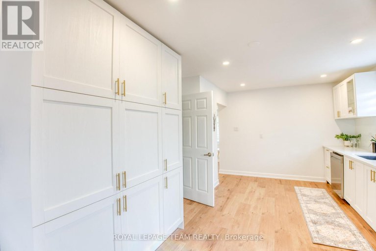 28847948/21-equestrian-drive/bridlewood/ottawa/ontario/K2M1B8_15