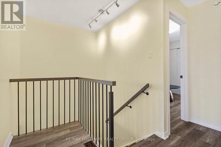 29211588/3205-uplands-drive/hunt-club-woods/ottawa/ontario/K1V9T3_17