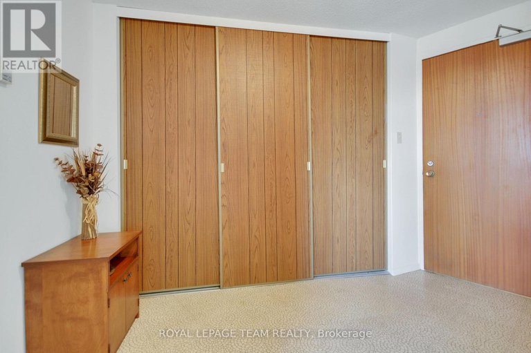 29388098/708-20-chesterton-drive/borden-farmstewart-farmcarleton-heightsparkwood-hills/ottawa/ontario/K2E6Z7_6