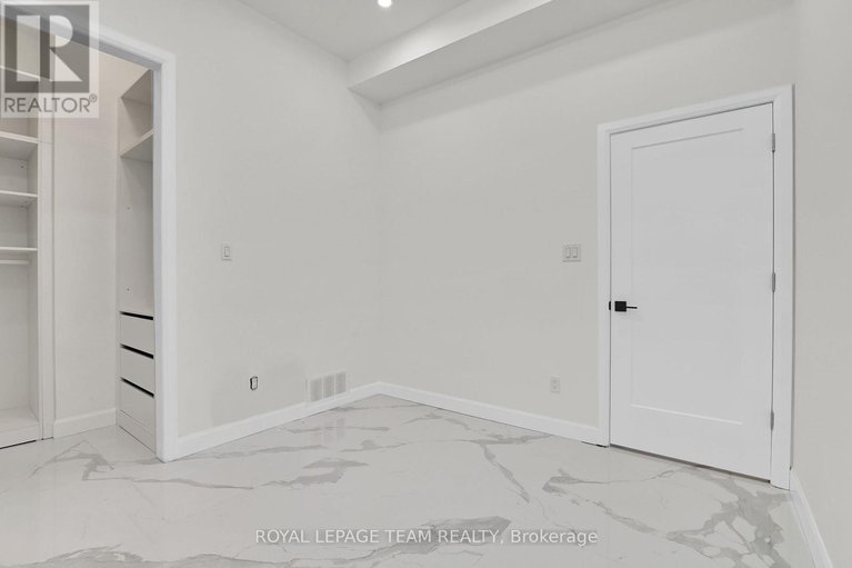 29076233/826-alpine-avenue/queensway-terrace-north/ottawa/ontario/K2B5R6_39