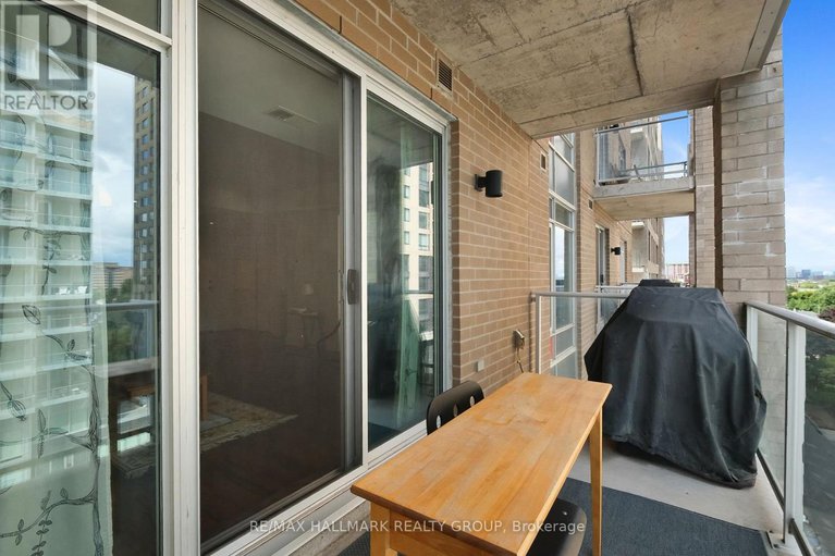 28916442/706-100-champagne-avenue-s/west-centre-town/ottawa/ontario/K1S4P4_17