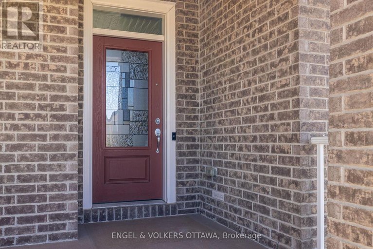 29636459/865-tewin-circle/camelot/ottawa/ontario/K4A1K1_3