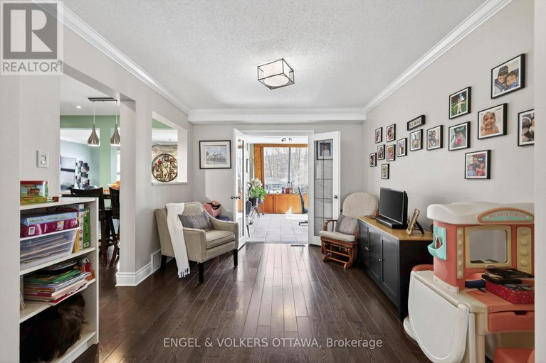 29667365/425-tanager-bay/chatelaine-village/ottawa/ontario/K1E2Z7_17