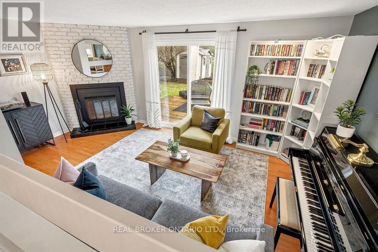 29633974/1095-avignon-court/orleans-wood/ottawa/ontario/K1C2M2_12