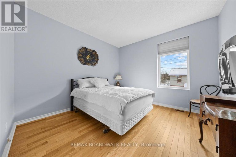 29377343/32-waverley-street/ottawa-centregolden-triangle/ottawa/ontario/K2P0T9_24
