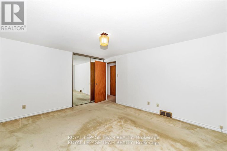 28367532/2099-balharrie-avenue-s/hawthorne-meadows/ottawa/ontario/K1G1G4_11