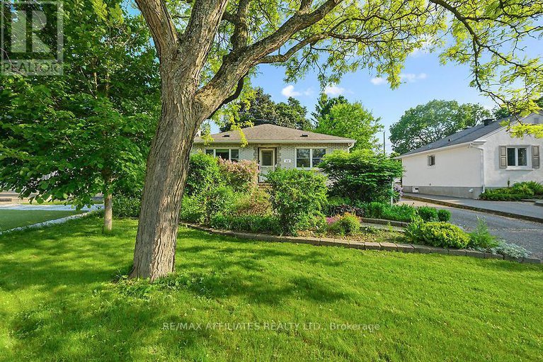 28329411/312-mountbatten-avenue/alta-vistafaircrest-heights/ottawa/ontario/K1H5W3_26