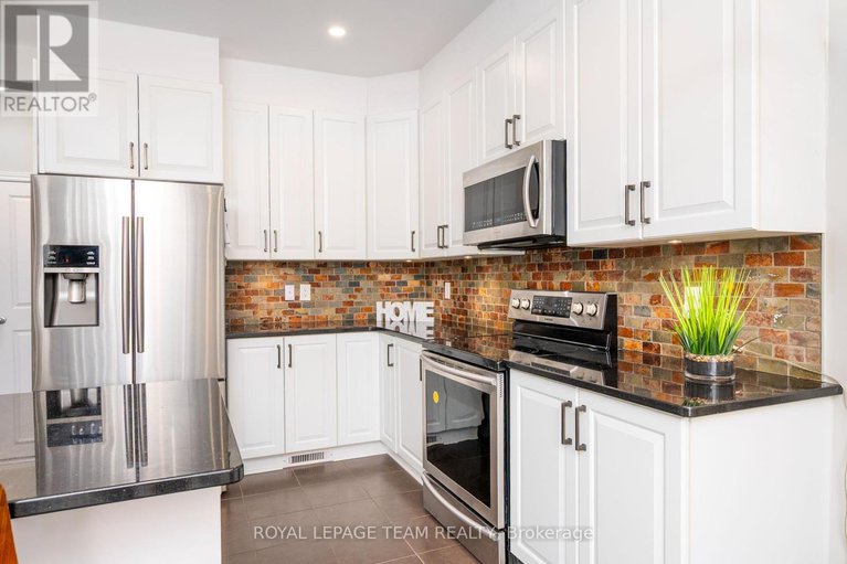 28163521/12-knockaderry-crescent/half-moon-bay/ottawa/ontario/K2C3H2_15