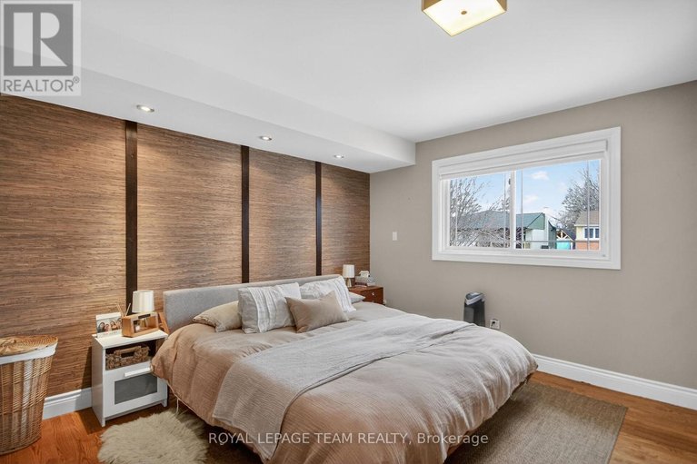 29456628/998-harkness-avenue-avenue/riverside-park/ottawa/ontario/K1V6P2_18