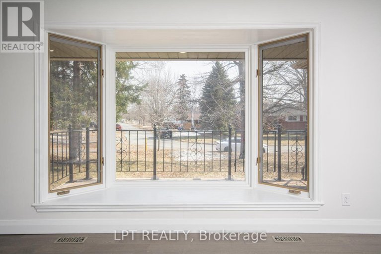 29606503/2317-elmira-drive/parkway-park/ottawa/ontario/K2C1H3_13