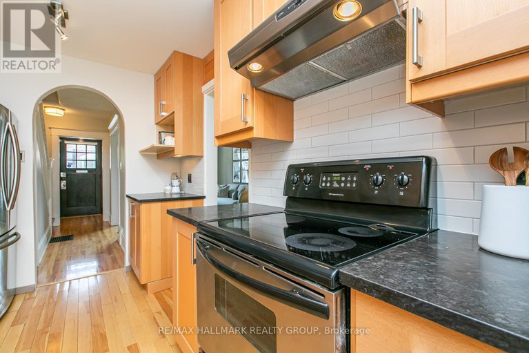 28437104/636-chapel-street/sandy-hill/ottawa/ontario/K1N7Z9_8