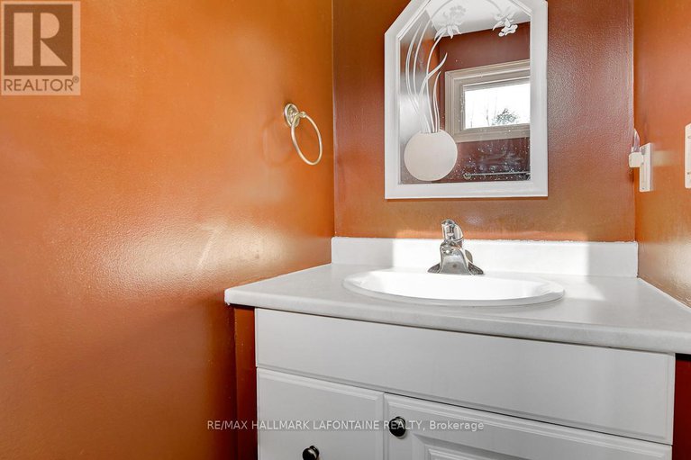 29381191/6128-vineyard-drive/convent-glen/ottawa/ontario/K1C2N6_23