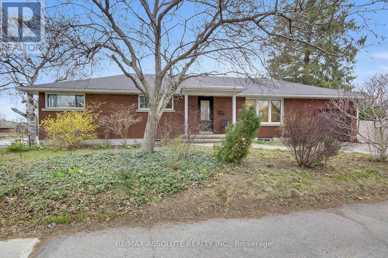 29679102/731-dovercourt-avenue/mckellarhighland/ottawa/ontario/K2A0W9_1