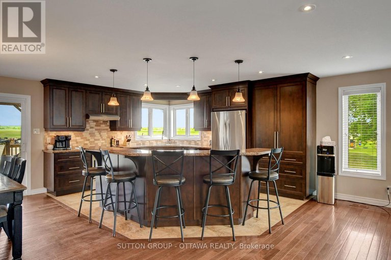 28494300/1887-champlain-street/clarencerockland-twp/clarence-rockland/ontario/K0A1N0_18