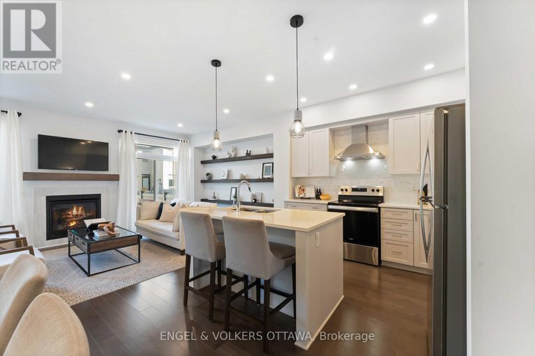 29006127/781-cairn-crescent/mer-bleuebradley-estatesanderson-park/ottawa/ontario/K1W0P7_6
