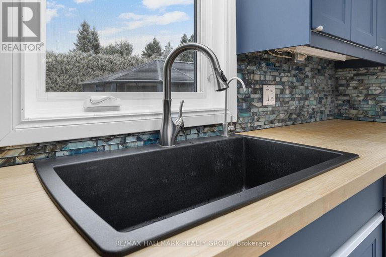 29137387/1050-barnett-drive/cumberland-village/ottawa/ontario/K4C1C7_8