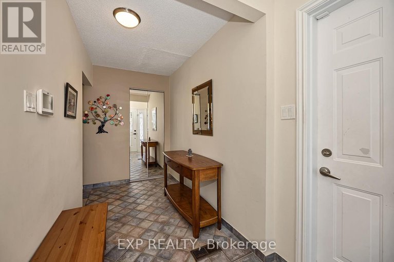 29640576/2500-hopkins-road/queensway-terrace-north/ottawa/ontario/K2B7X7_3