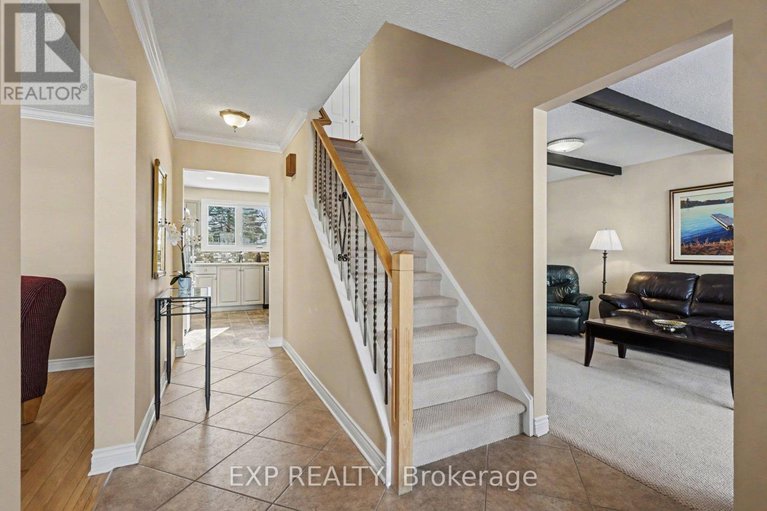 29392142/24-woodburn-drive/blackburn-hamlet/ottawa/ontario/K1B3A7_5