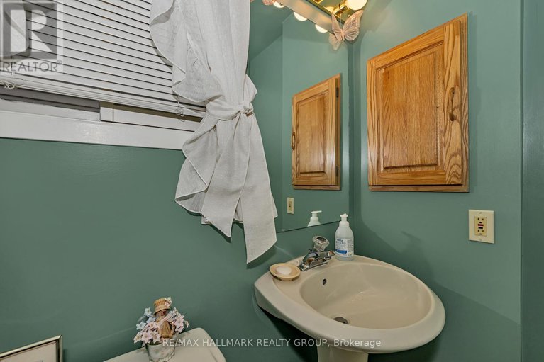 29212913/1835-windflower-way/chapel-hill/ottawa/ontario/K1C5Z8_15