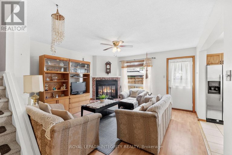 28715418/1499-goth-avenue/sawmill-creektimbermill/ottawa/ontario/K1T1E3_12