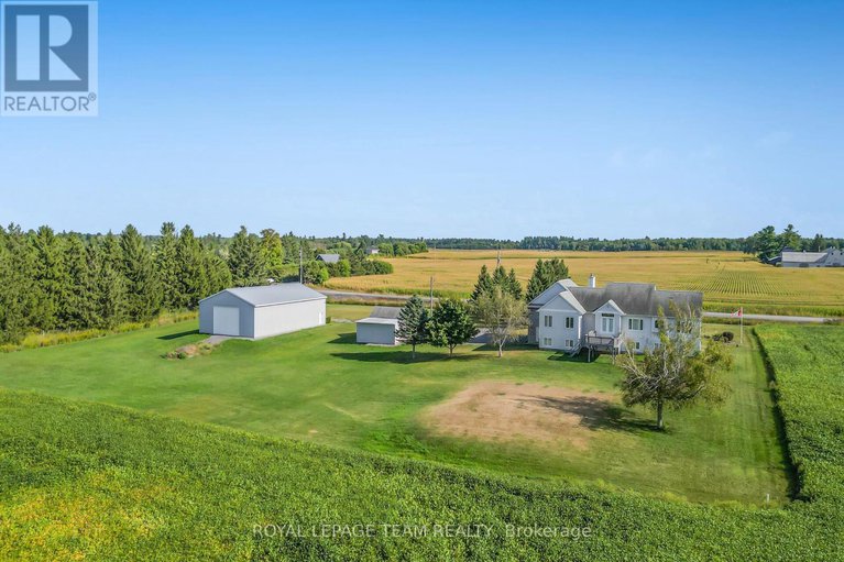 28816366/8665-russell-road/sarsfieldbearbrook/ottawa/ontario/K4B0J7_36