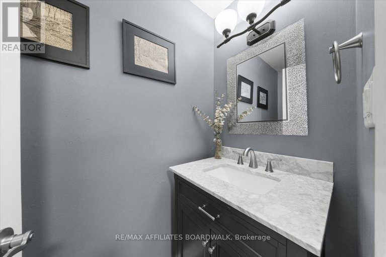 29195363/1146-grenoble-crescent/orleans-wood/ottawa/ontario/K1C2C6_14