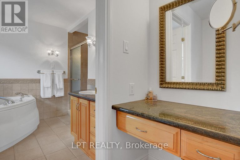 28311107/10a-ashburn-drive/borden-farmstewart-farmcarleton-heightsparkwood-hills/ottawa/ontario/K2E6N3_28