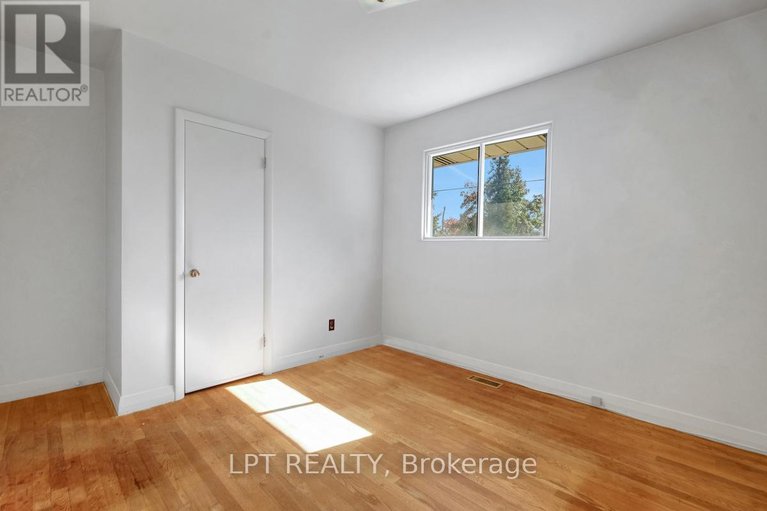 28994142/151-oakridge-boulevard/meadowlandscrestview/ottawa/ontario/K2G2V3_26