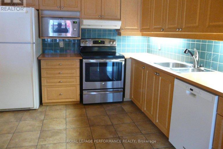 29224356/1172-foxborough-private/beaconwood/ottawa/ontario/K1J1E2_12