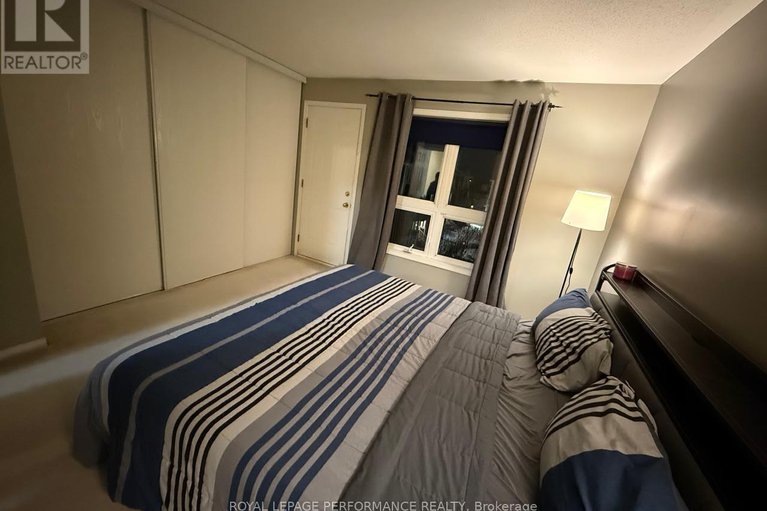 29218356/390-crownridge-drive-n/emerald-meadowstrailwest/ottawa/ontario/K2M3A4_12