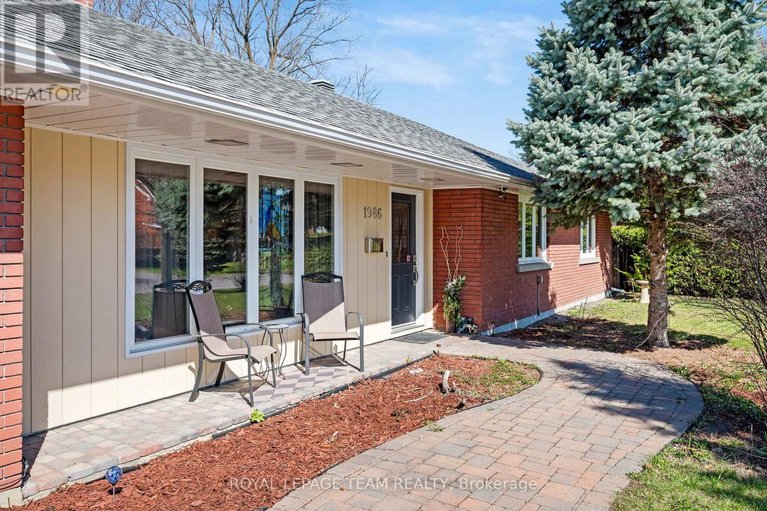 29669851/1986-fairbanks-avenue/alta-vistafaircrest-heights/ottawa/ontario/K1H5Y6_40