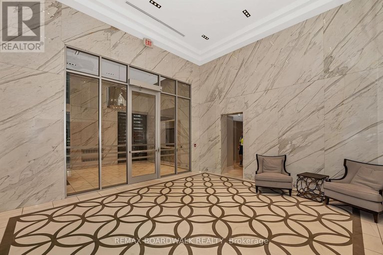 29214226/1807-111-champagne-avenue-s/west-centre-town/ottawa/ontario/K1S5V3_5