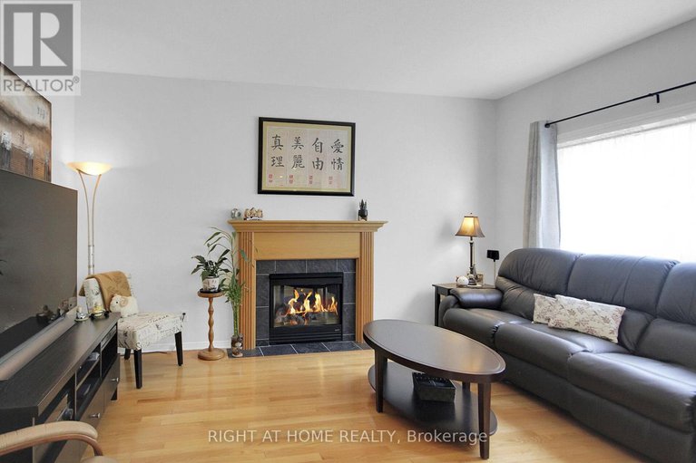 28495387/13-sirocco-crescent/stittsville-north/ottawa/ontario/K2S1Z7_17