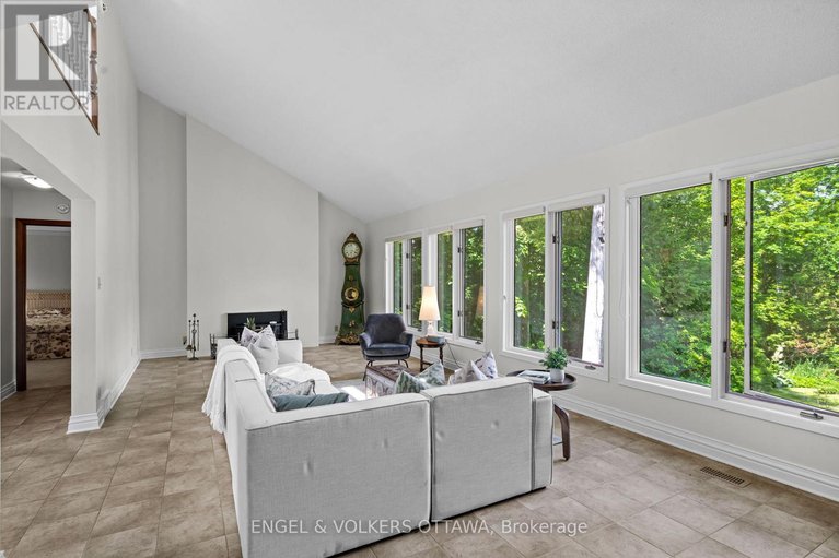 28072674/5468-torbolton-ridge-road/woodlawnmaclarens-landingkilmaurs/ottawa/ontario/K0A3M0_5